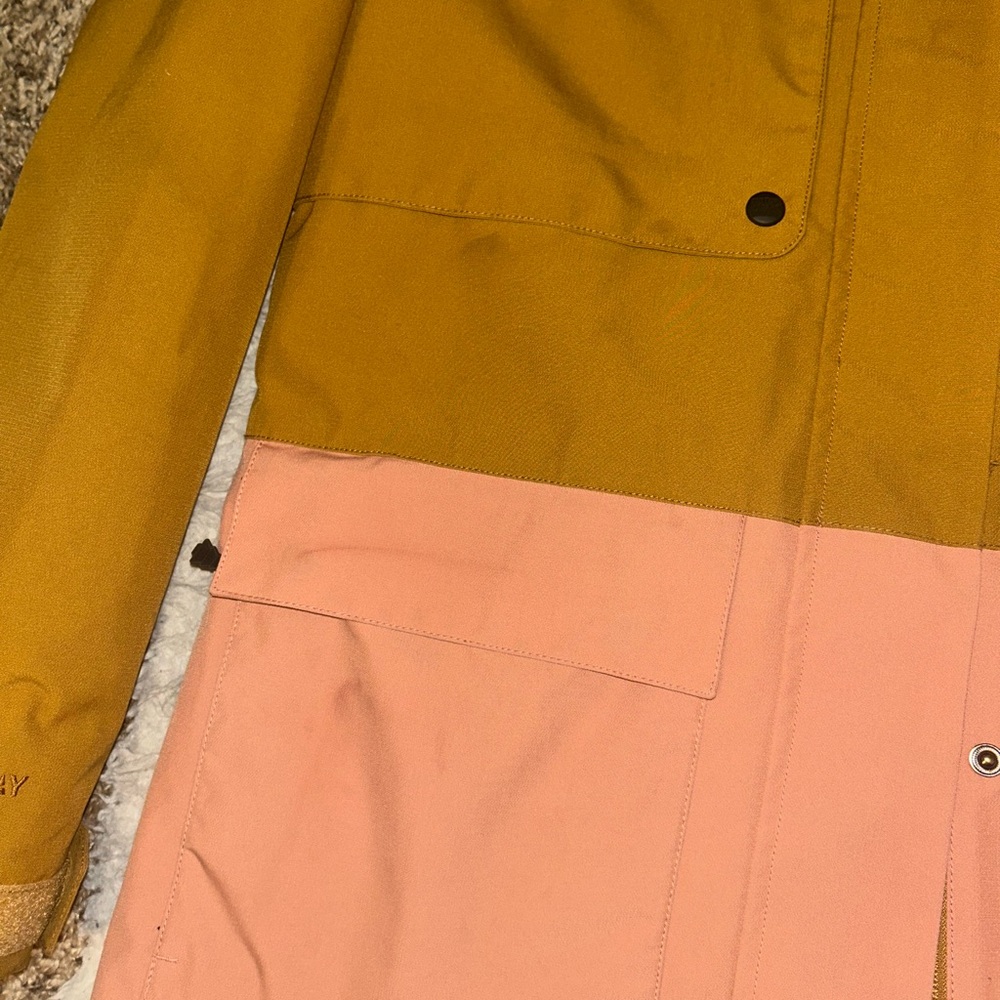 Women’s ski kit complete w/ gently used jacket, pants, leggings, gloves & bag! - Picture 17 of 17